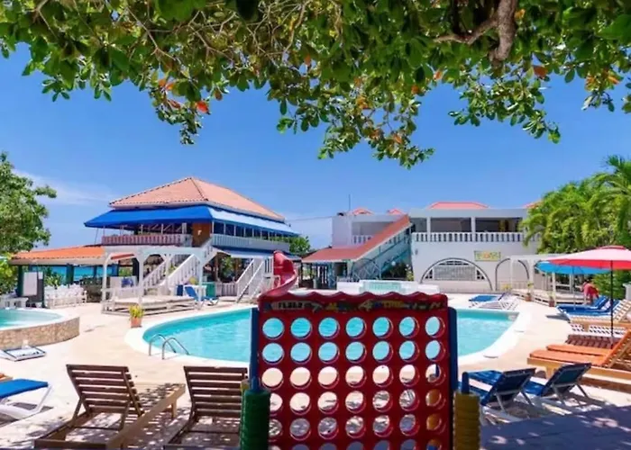Beachfront & Pool 2bdr 2bth Ocean-tropical-escape * Runaway Bay