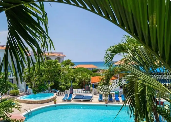 Beachfront & Pool 2bdr 2bth Ocean-tropical-escape Runaway Bay